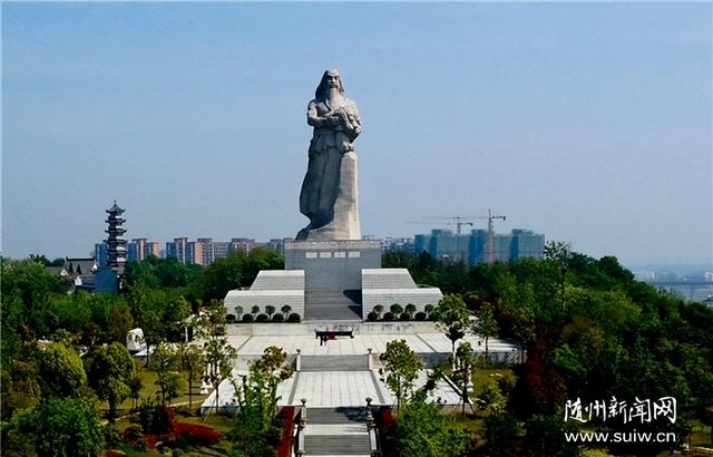 伊朗古列王和中国的曾侯乙都姓“气”，体现出鬼方人的葬俗文化