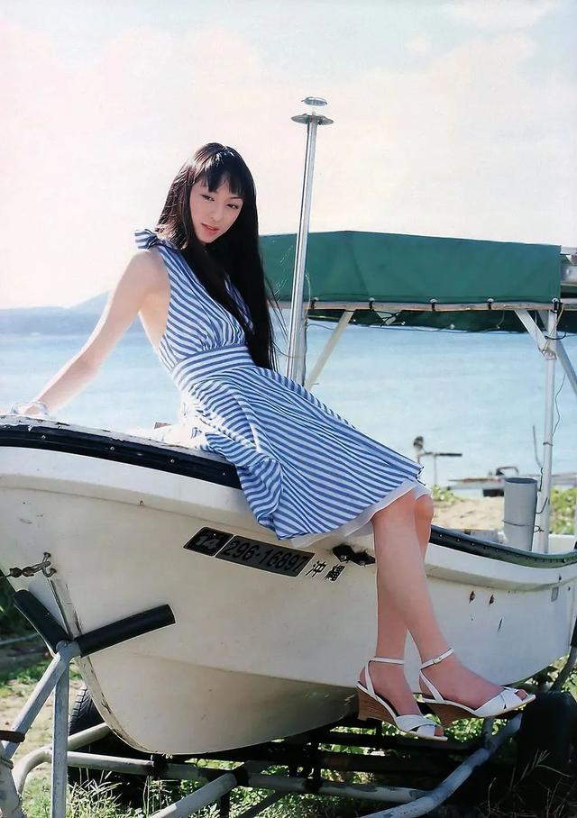 椿织里美（看了这位日本女星的颜，无数颜控坐不住了…爱惨了）