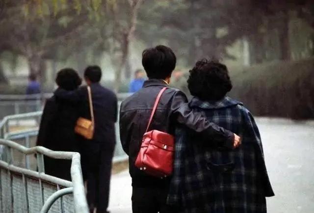 黄姓男孩100分取名大全？黄姓男孩取名字大全霸气一点的！
