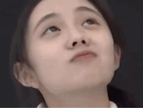 周姓女孩取名独特一点单字（周姓女孩取名独特一点四字）