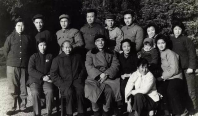 贺姓起名,贺姓起名字大全男孩两个字？