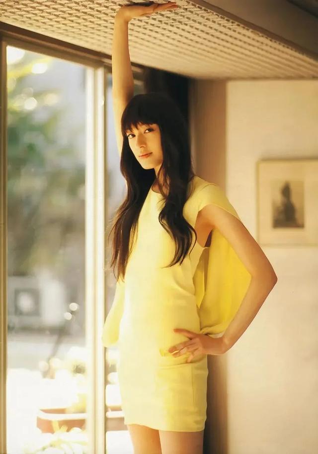 椿织里美（看了这位日本女星的颜，无数颜控坐不住了…爱惨了）