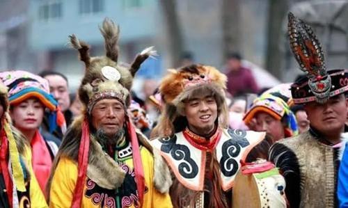 伊朗古列王和中国的曾侯乙都姓“气”，体现出鬼方人的葬俗文化