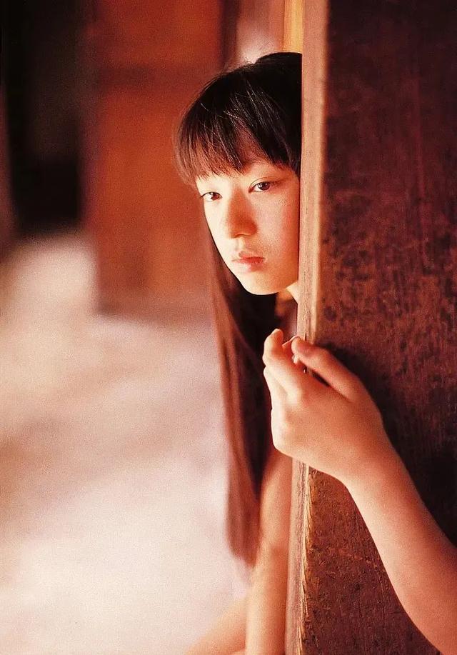 椿织里美（看了这位日本女星的颜，无数颜控坐不住了…爱惨了）