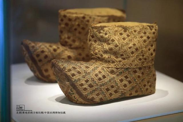 “黄道吉日”“黄袍加身”……古人为什么看重黄色？