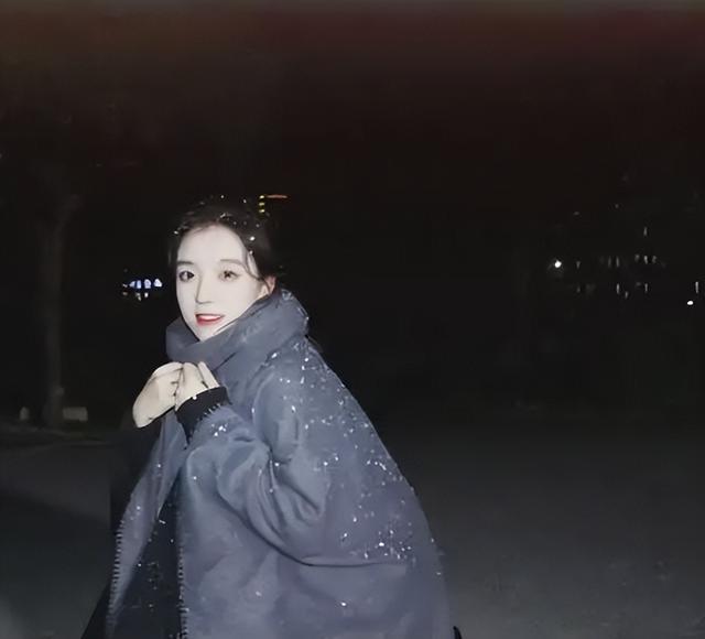周姓女孩取名独特一点单字（周姓女孩取名独特一点四字）