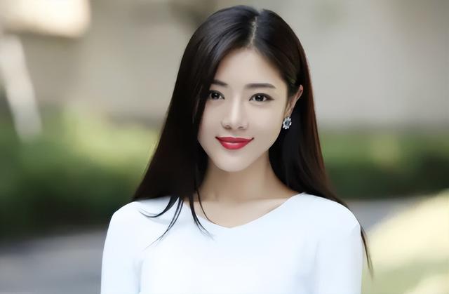 周姓女孩取名独特一点单字（周姓女孩取名独特一点四字）