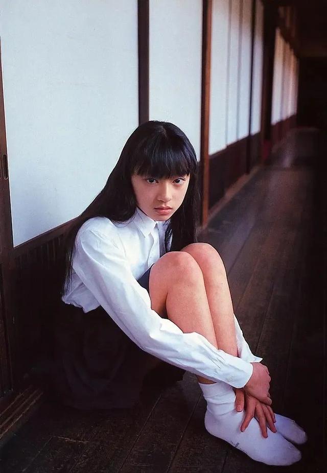 椿织里美（看了这位日本女星的颜，无数颜控坐不住了…爱惨了）