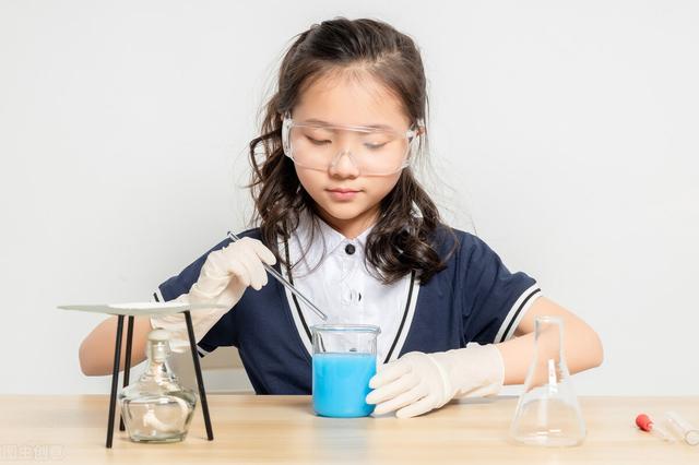 缺金字旁的字女孩取名缺金字高雅的女孩名字参考
